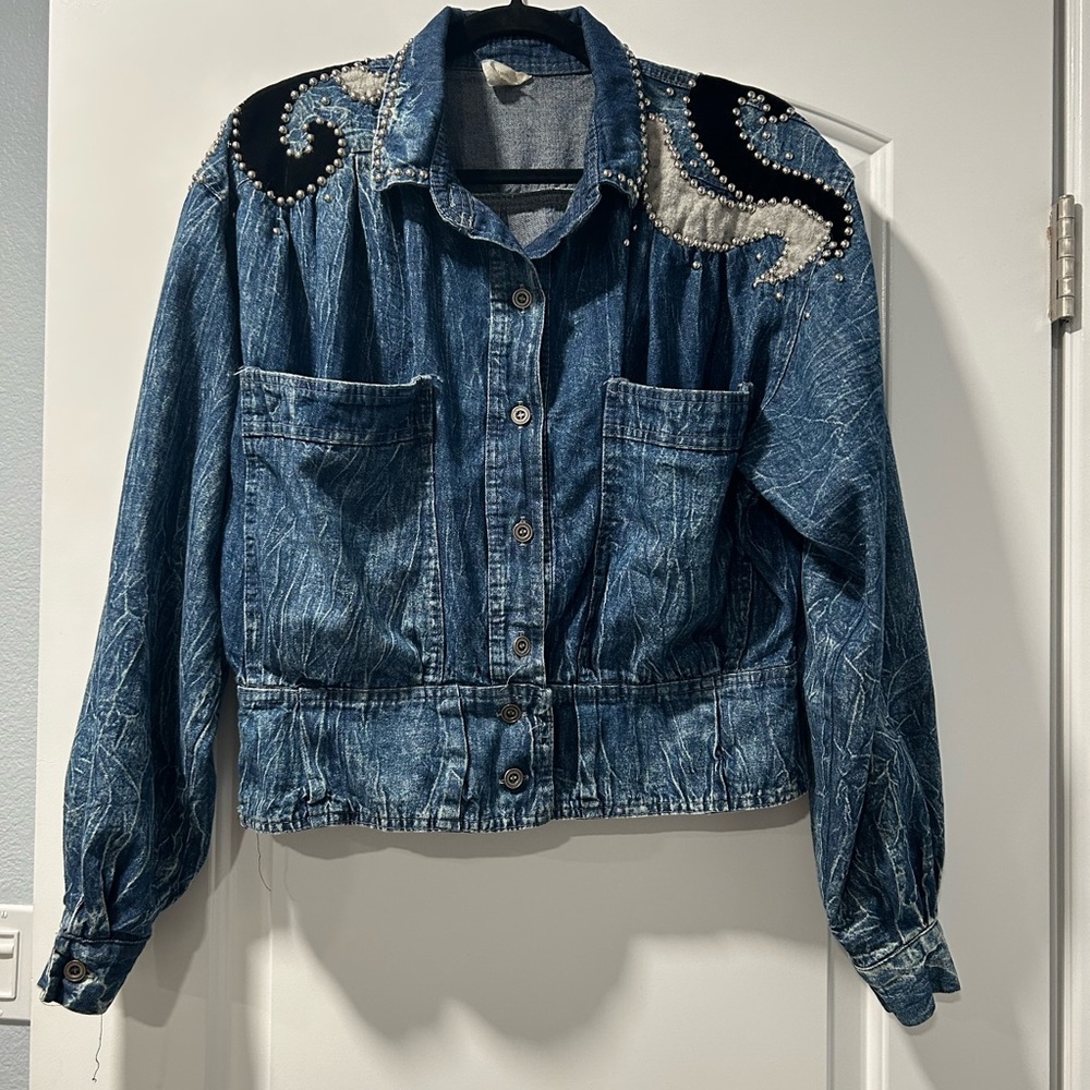 Bitchin’ 80’s / 90’s acid washed denim jacket size Large